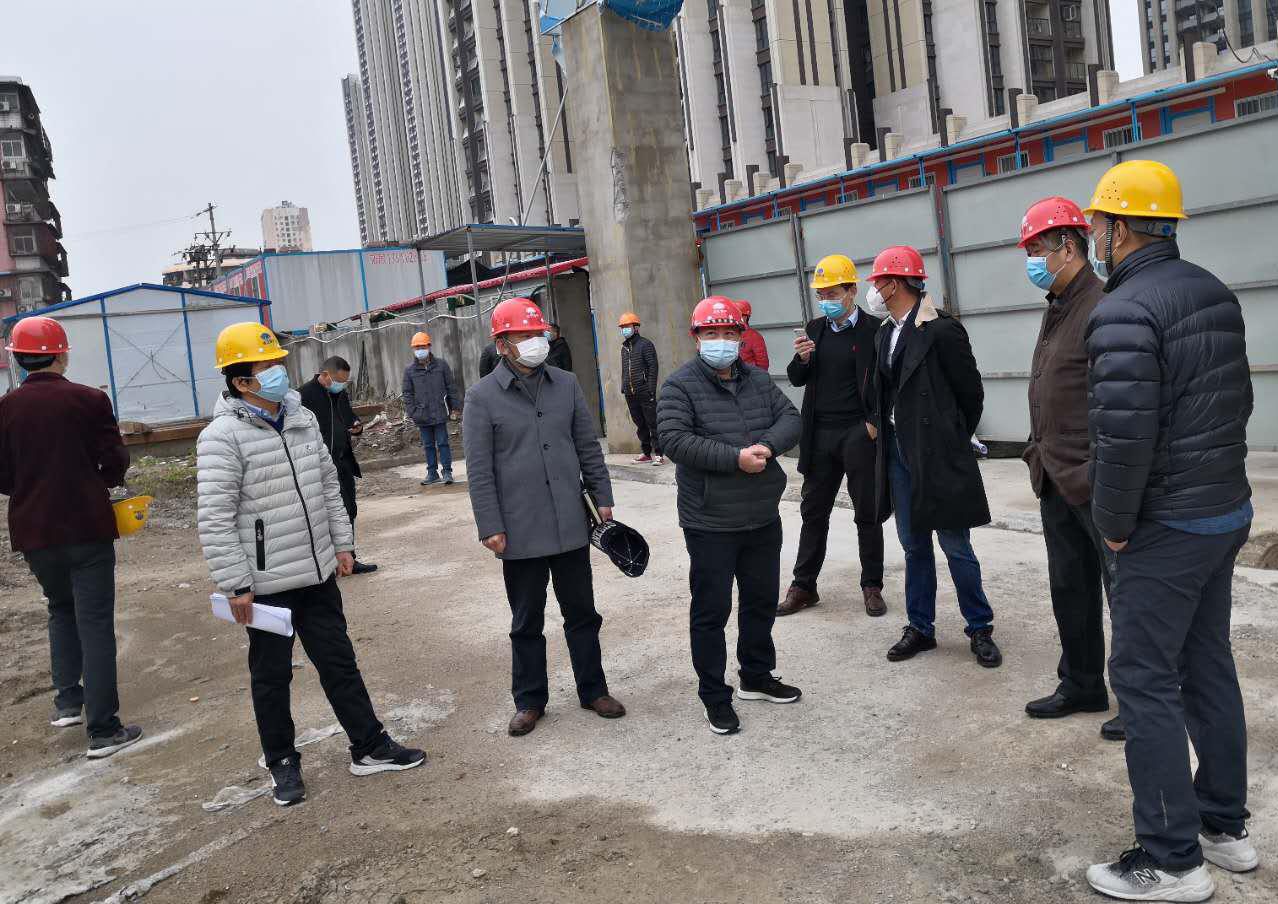 江汉区副区长许光辉带队检查青开公司复工复产项目