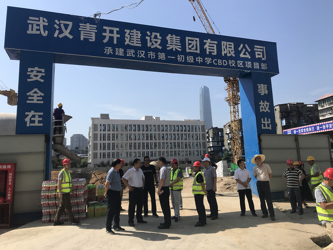 江汉区委张俊勇书记来公司项目工地检查指导
